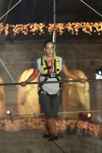 Amel Bent proche de l\'indice dans l\'aventure du Funambule