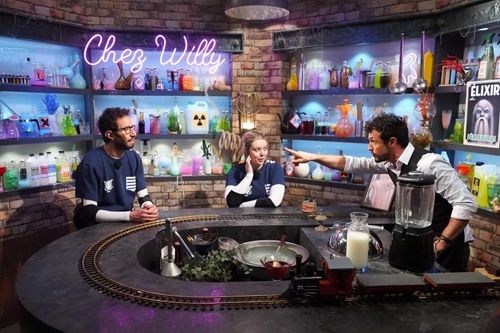 Manu Levy et Héloise Martin dans le bar Clandestin