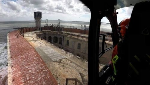 L'hélicoptère de la sécurité civile en visite sur le fort