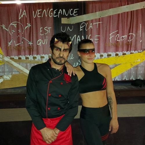 Lady Boo et ce diable de Willy devant l'ancien restaurant