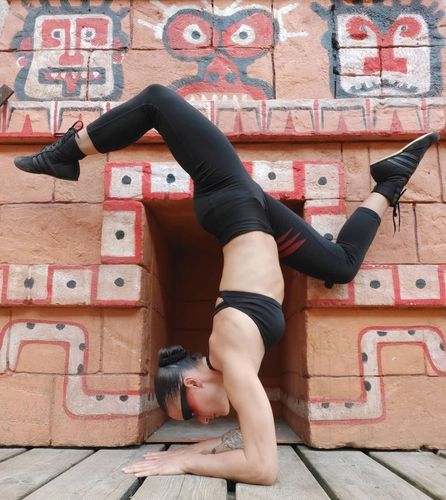Lady Boo devant le Temple Maudit