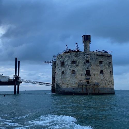 Le fort à la tombée de la nuit