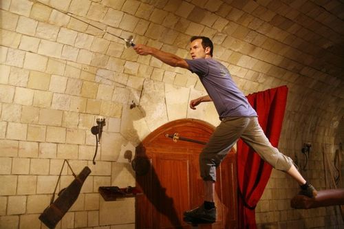 Jérémy Michalak visant la cible de la Salle d'Armes.