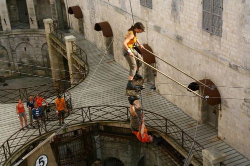 Sandra Laoura et Medhi Rahoui dans l'aventure du Miroir.