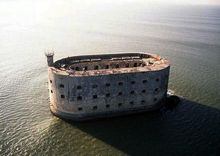 Vue aérienne du fort à l'abandon