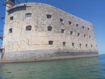 Le fort vu en jet-ski